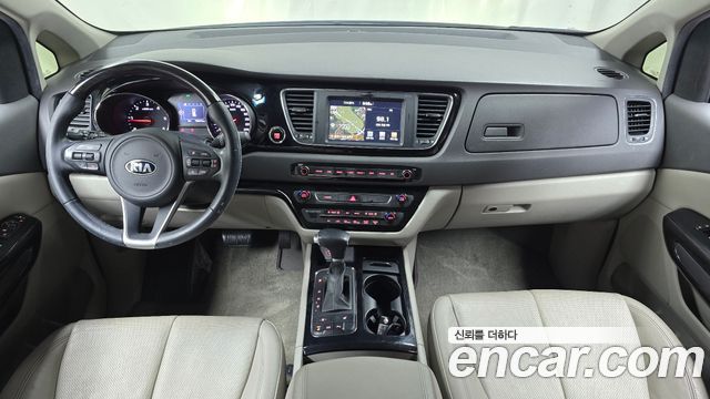 Kia Carnival 2017 thumb 8