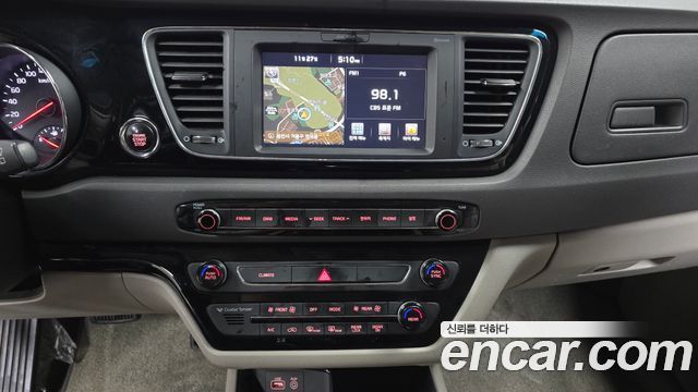 Kia Carnival 2017 thumb 12