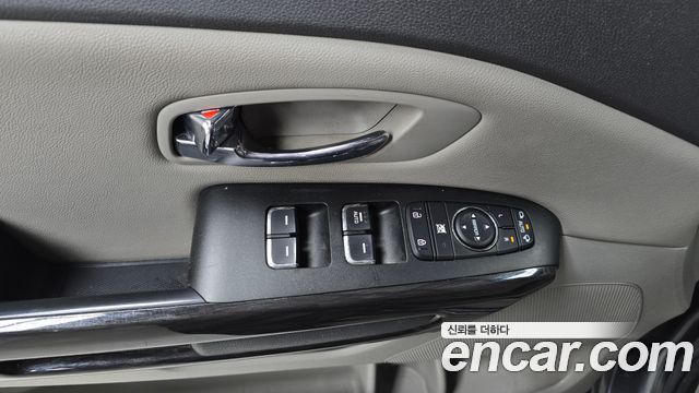 Kia Carnival 2017 thumb 11