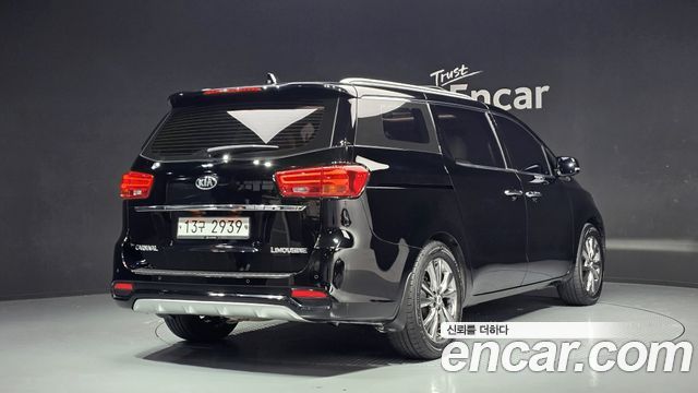 Kia Carnival 2018 thumb 3