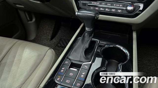 Kia Carnival 2018 thumb 10