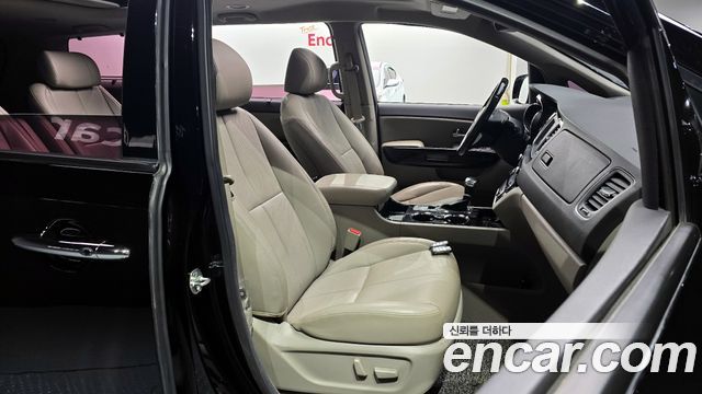 Kia Carnival 2018 thumb 11