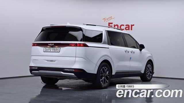 Kia Carnival 2023 thumb 3