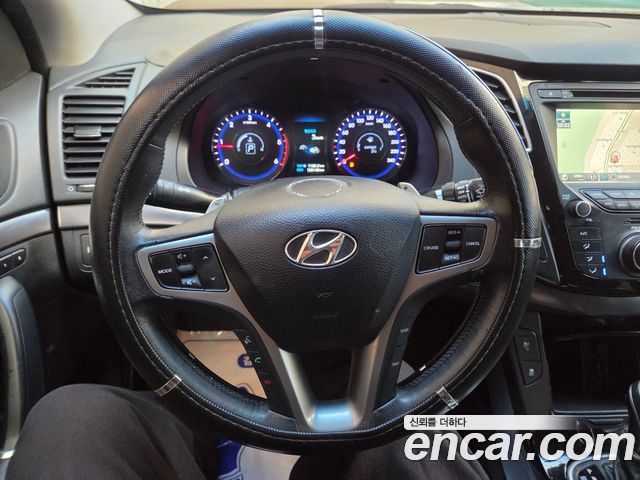 Hyundai i40 2012 thumb 10