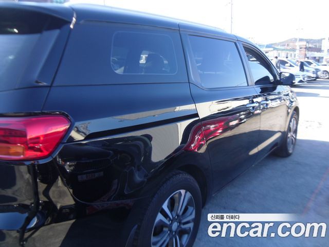 Kia Carnival 2018 thumb 6