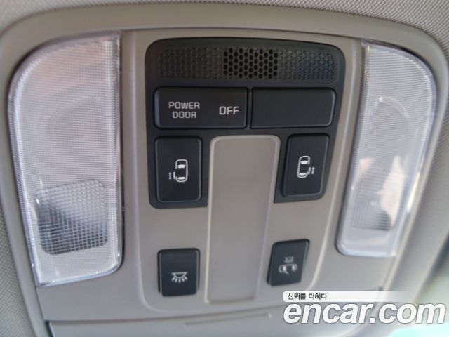 Kia Carnival 2018 thumb 10