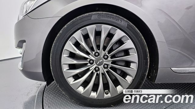 Genesis G90 2016 thumb 6