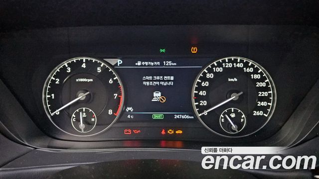 Genesis G90 2016 thumb 9