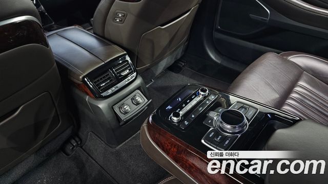 Genesis G90 2016 thumb 12