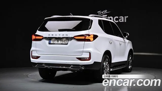 SsangYong Rexton 2021 thumb 3