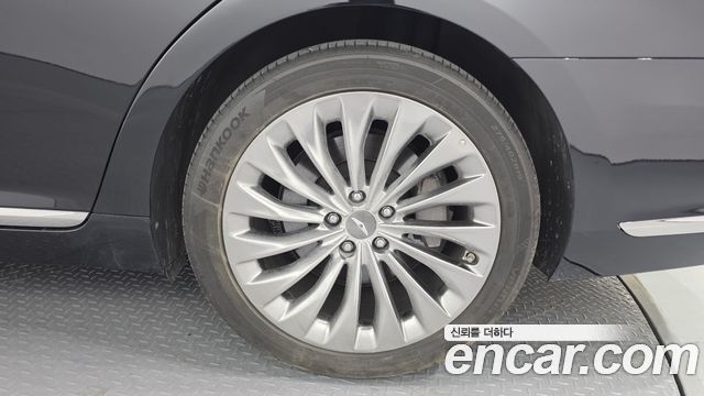Genesis G90 2016 thumb 6