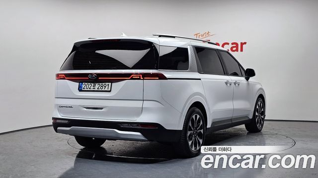 Kia Carnival 2021 thumb 3