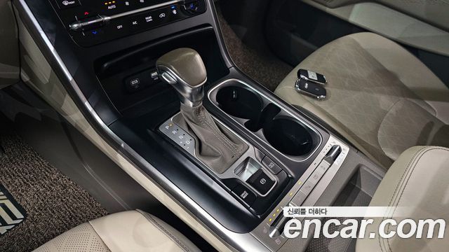 Kia Carnival 2021 thumb 10