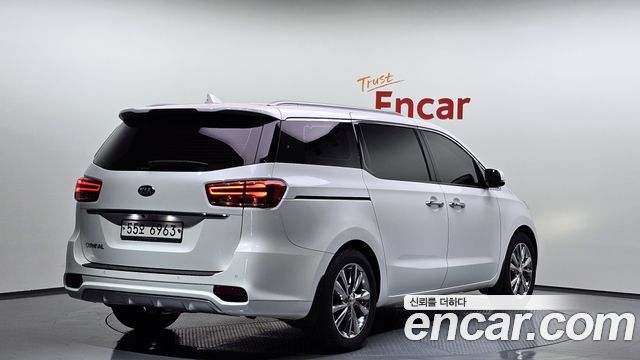 Kia Carnival 2019 thumb 3