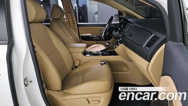 Kia Carnival 2019 thumb 10