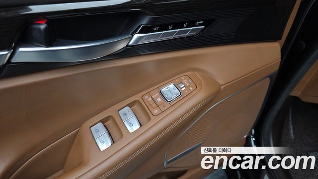 Genesis G90 2019 thumb 11