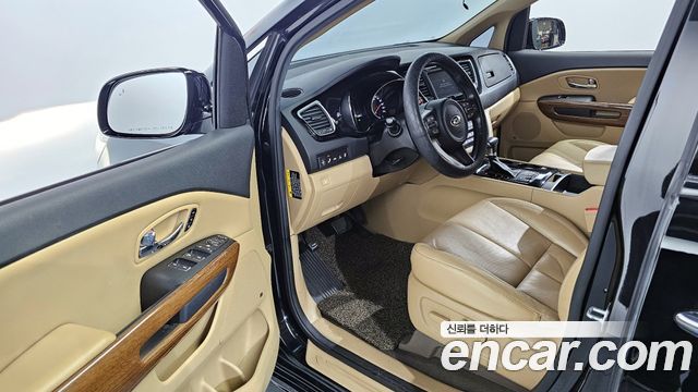Kia Carnival 2016 thumb 11