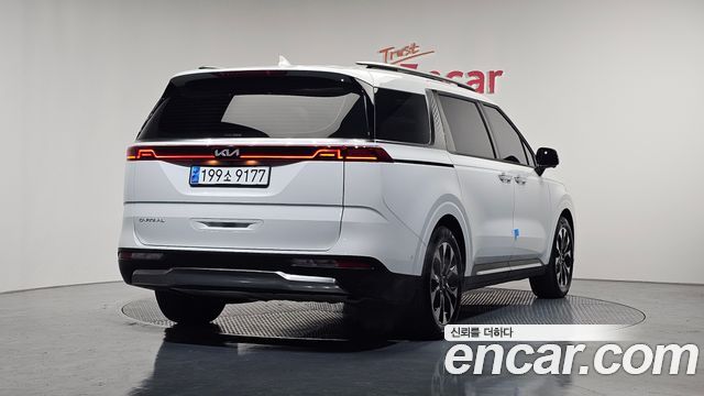 Kia Carnival 2023 thumb 2