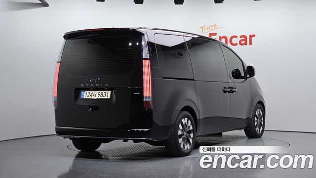 Hyundai Staria 2021 thumb 3