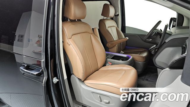 Hyundai Staria 2021 thumb 10