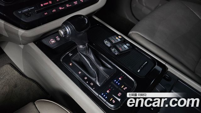 Kia Carnival 2015 thumb 9