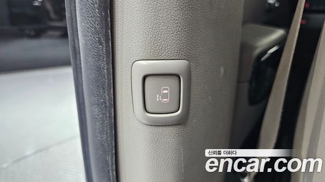 Kia Carnival 2015 thumb 12