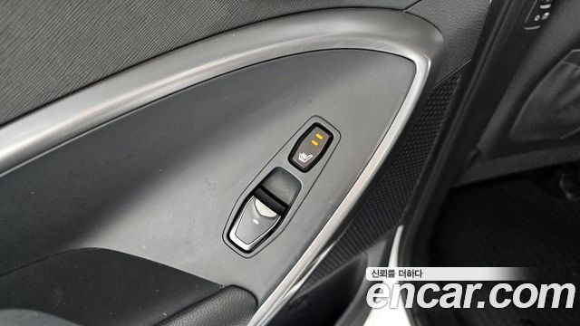 Hyundai Santa Fe 2017 thumb 12