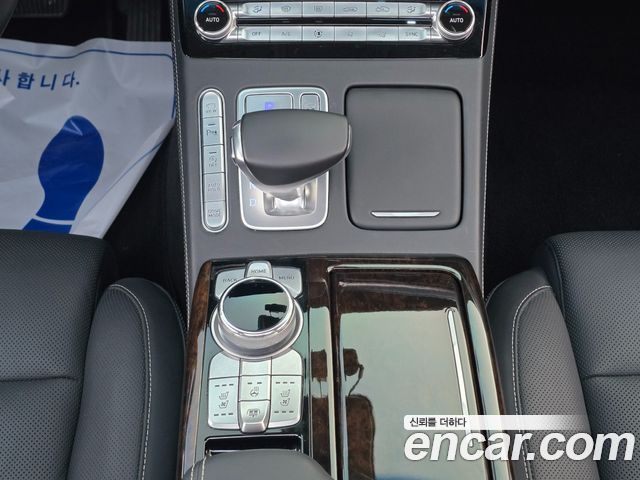 Genesis G90 2019 thumb 11