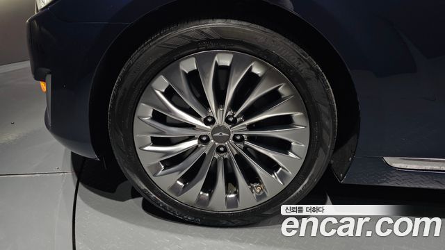 Genesis G90 2017 thumb 5