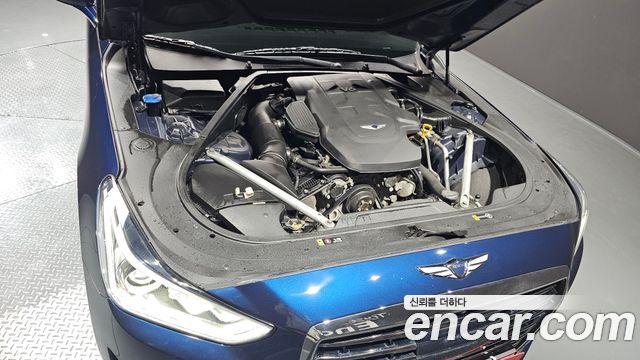 Genesis G90 2017 thumb 6
