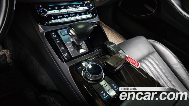 Genesis G90 2017 thumb 9