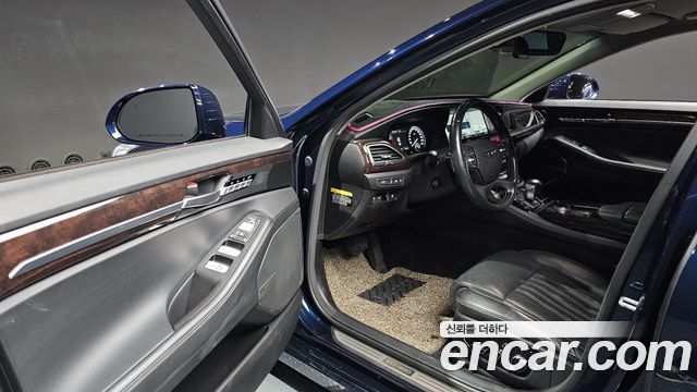 Genesis G90 2017 thumb 10
