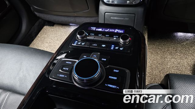 Genesis G90 2017 thumb 12