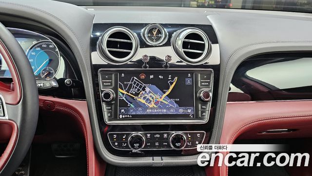 Bentley Bentayga 2020 thumb 11