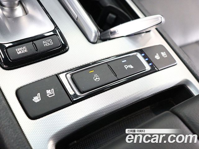 Genesis G80 2016 thumb 10