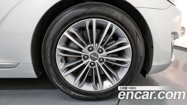 Genesis G90 2016 thumb 6