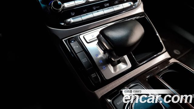 Genesis G90 2016 thumb 9