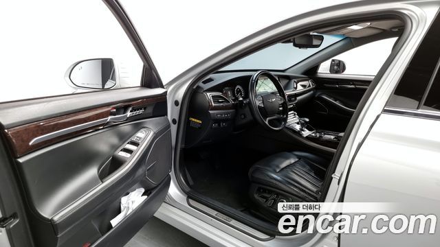 Genesis G90 2016 thumb 10