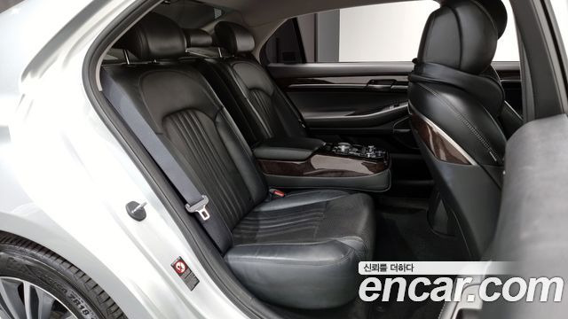 Genesis G90 2016 thumb 12