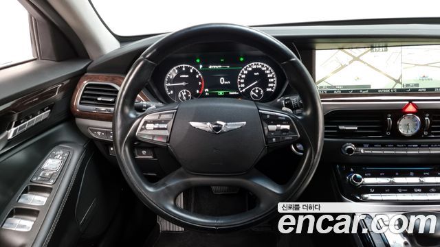 Genesis G90 2016 thumb 11