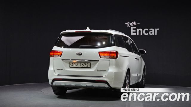 Kia Carnival 2017 thumb 4