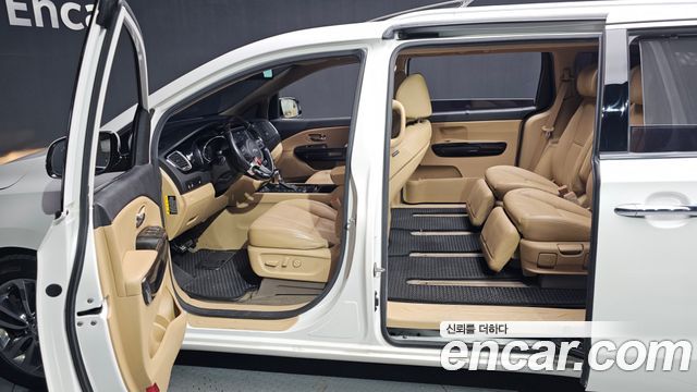 Kia Carnival 2017 thumb 10
