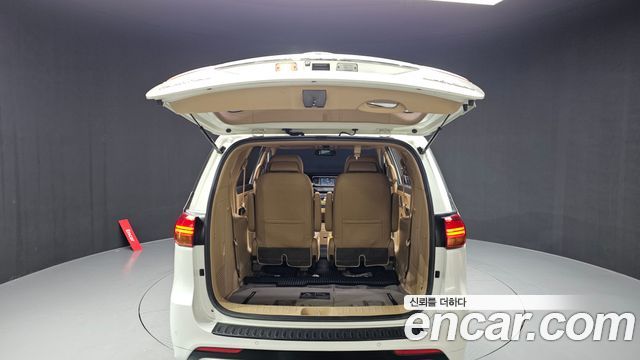 Kia Carnival 2017 thumb 12