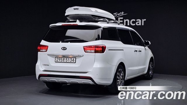 Kia Carnival 2018 thumb 3