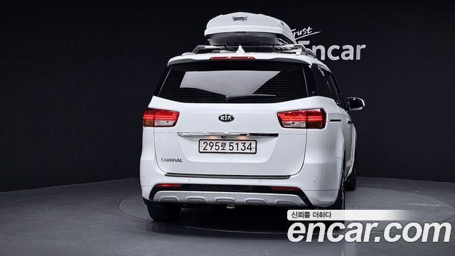 Kia Carnival 2018 thumb 5