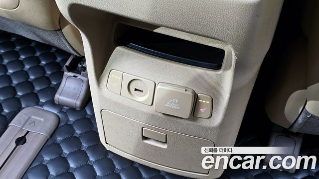 Kia Carnival 2018 thumb 12