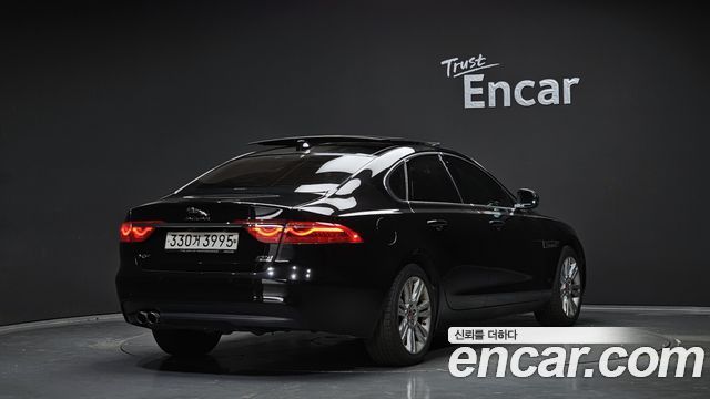 Jaguar XF 2019 thumb 3