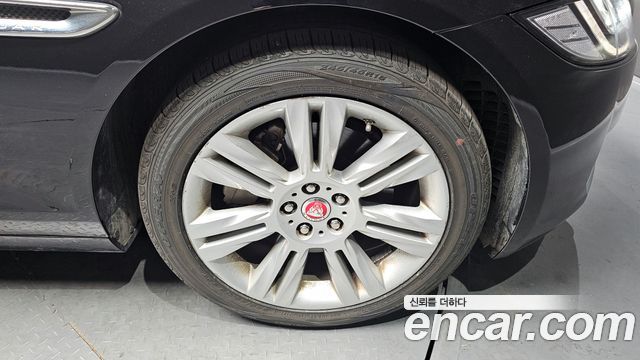 Jaguar XF 2019 thumb 6