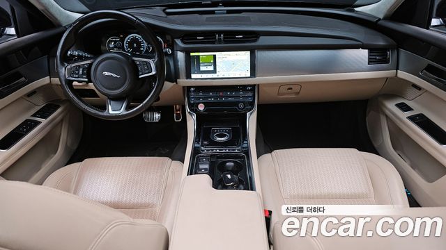 Jaguar XF 2019 thumb 8