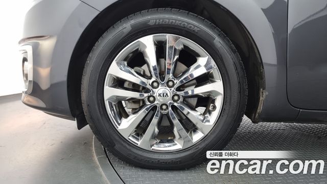 Kia Carnival 2015 thumb 5